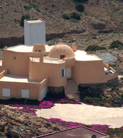 fachada-casa-faro-de-cabo-de-gata-almeria-airbnb-booking-google
